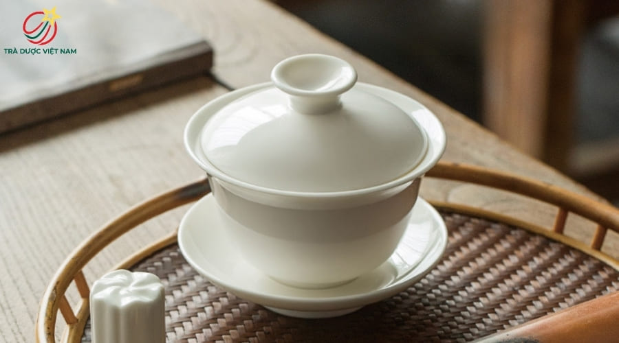 Gaiwan thường xuất hiện trong phong cách trà đạo Trung Hoa