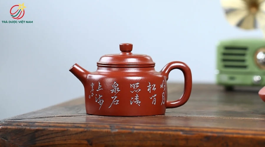 Ấm Tử Sa Nghi Hưng là loại ấm pha trà nổi tiếng với khả năng dưỡng ấm tuyệt vời