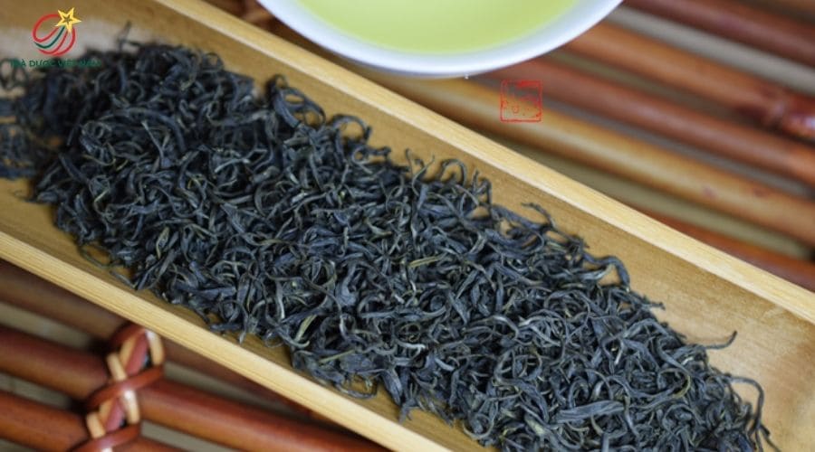 Lượng trà phù hợp là yếu tố quan trọng trong cách pha trà ngon, giúp cân bằng hương vị