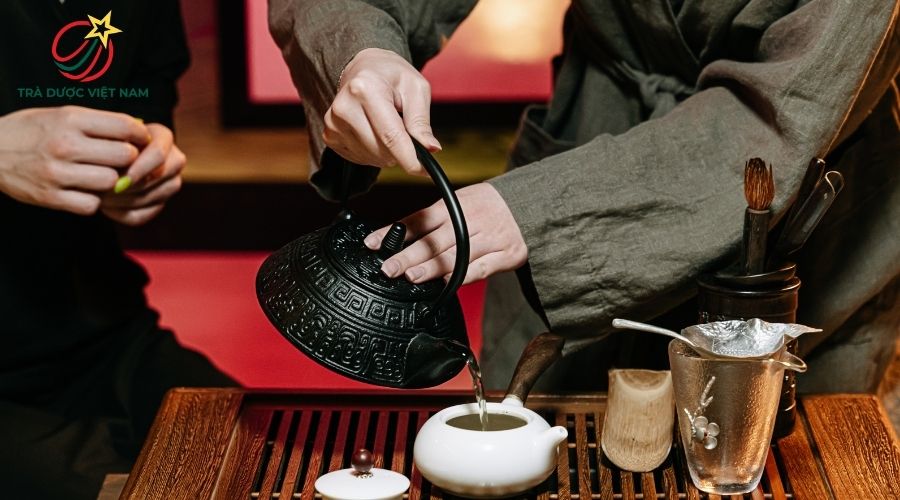 Trà đạo là nghệ thuật thưởng trà gắn với tinh thần giao tiếp và lối sống người Á Đông