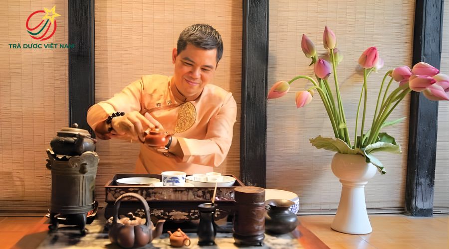 Người Việt thưởng trà giản dị, coi ấm trà như cách mở đầu mọi cuộc trò chuyện