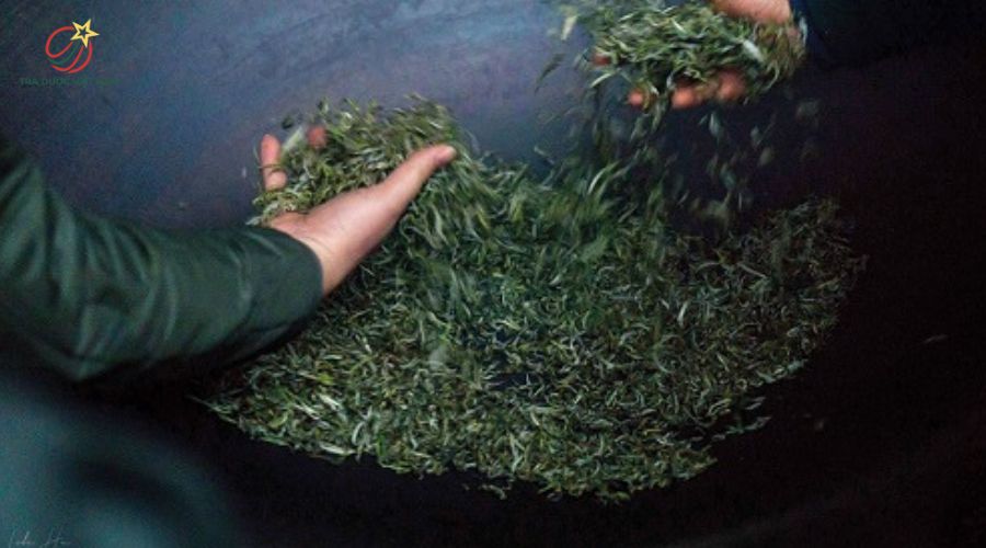 Kỹ thuật chế biến thủ công làm tăng giá trị trà đinh