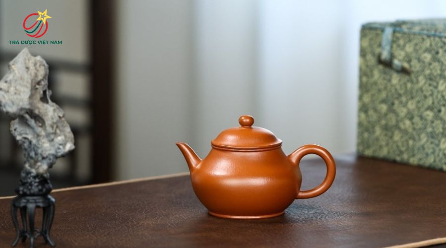 Dáng ấm Dung Thiên tạo cảm giác cân đối và chắc tay khi dùng