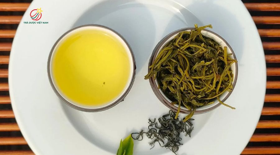 Trà Đinh có nước màu vàng chanh lục