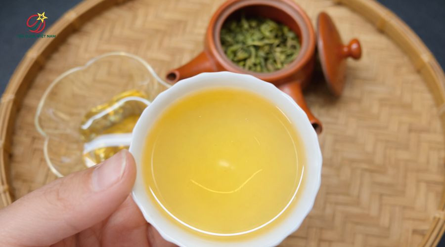Trà Shan Tuyết có màu nước sánh vàng óng như mật ong