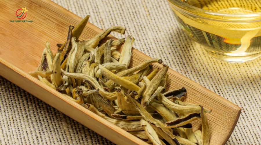 Bạch trà Shan Tuyết là trà chỉ hái duy nhất búp non chưa mở