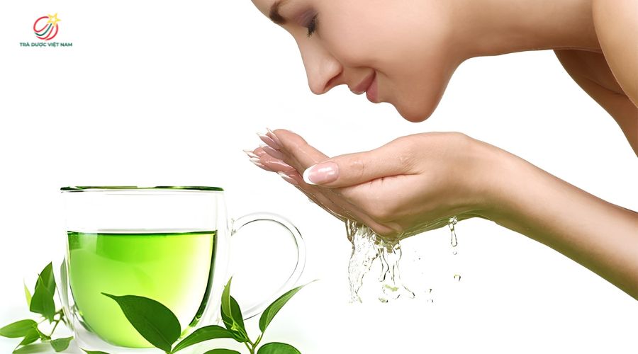 Rửa mặt bằng nước trà xanh mỗi ngày giúp kiềm dầu hiệu quả