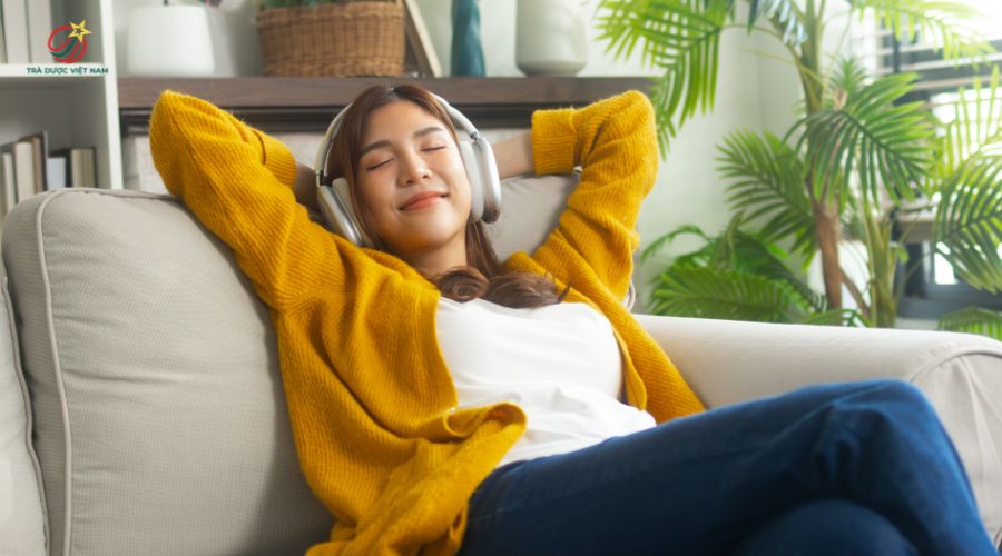 Axit amin L-theanine có trong trà giúp tinh thần thư giãn, xả stress